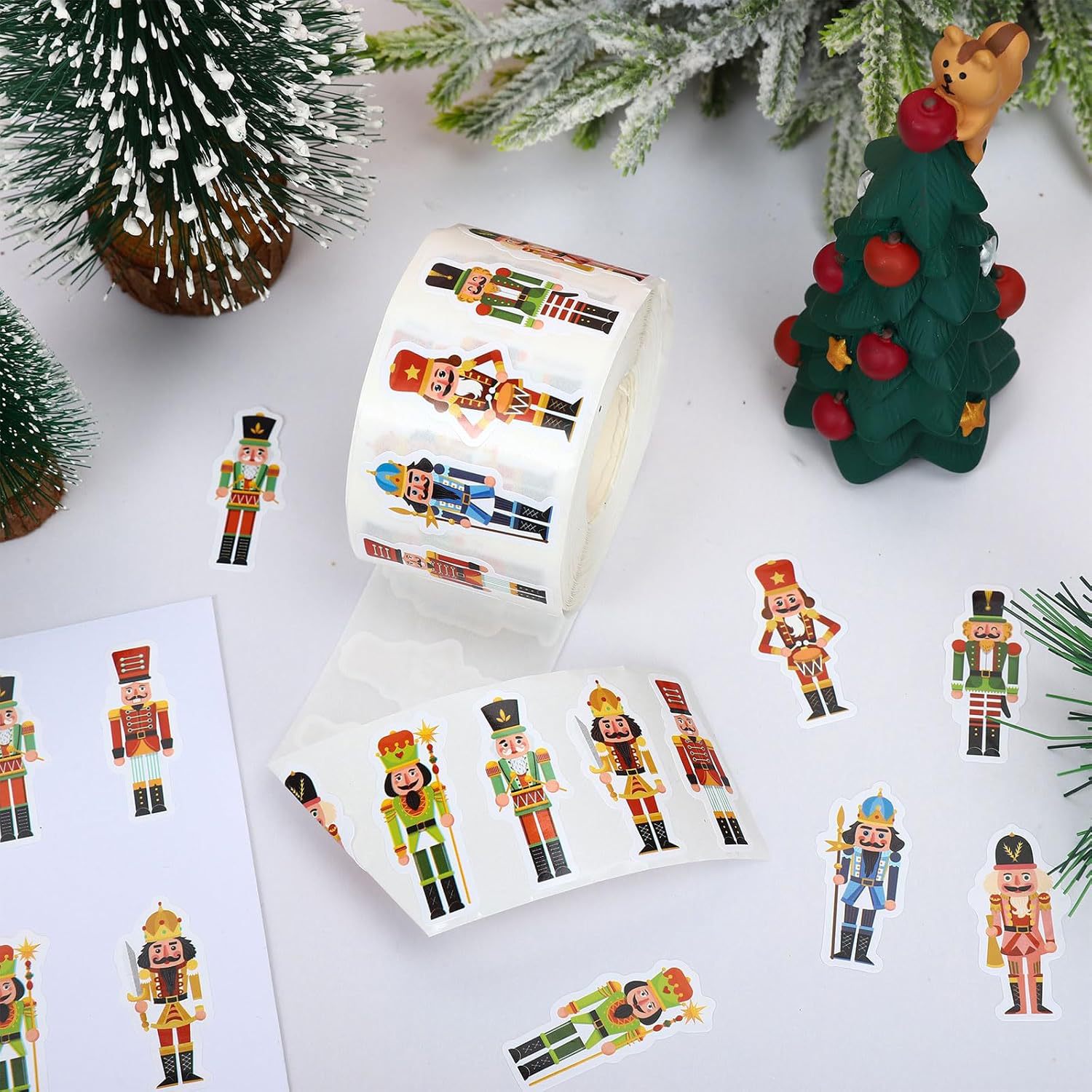 1000 個 (1 ロール) クリスマスくるみ割り人形テーマ - Nutcracker Figurine のレビューと価格